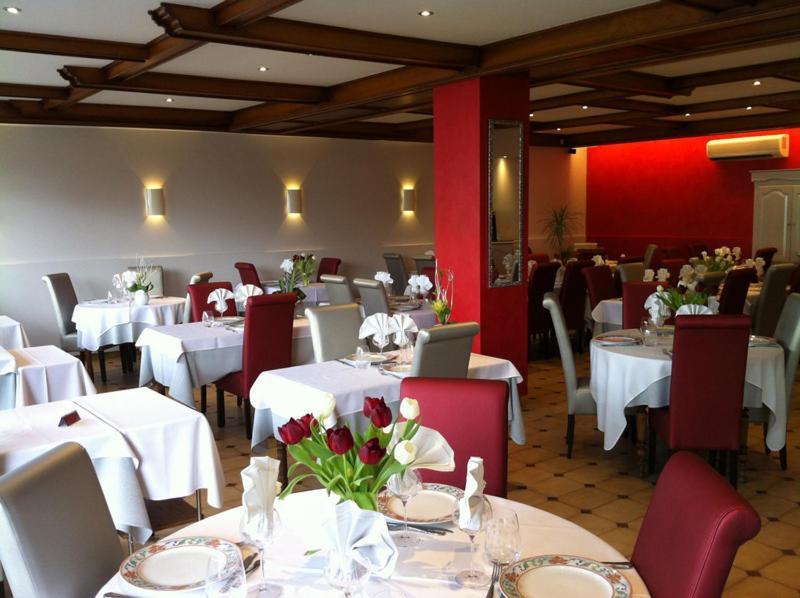 Hotel-Restaurant "Les Rochers" La Balme-de-Sillingy Eksteriør billede
